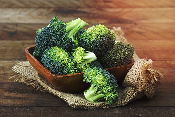 Brocoli, aliment riche en micronutriments – vitamine C, K et folates