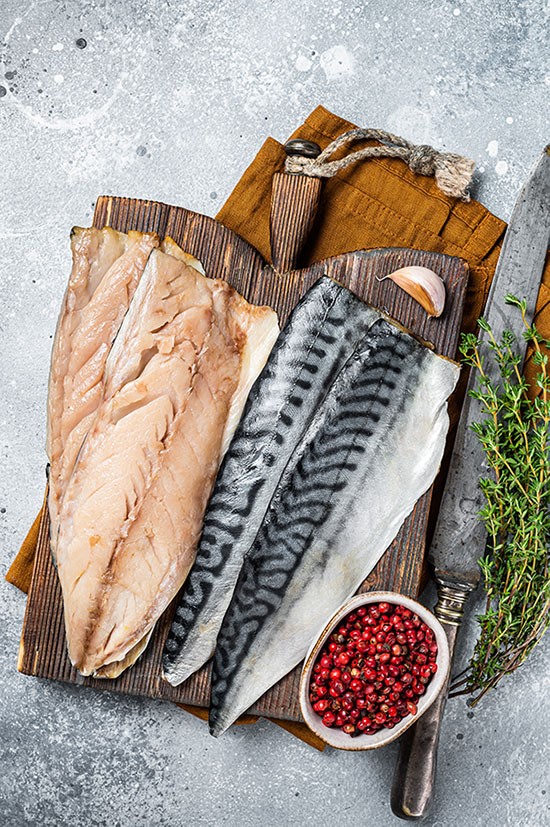 Les petits poissons gras riches en nutriments essentiels pour les femmes enceintes
