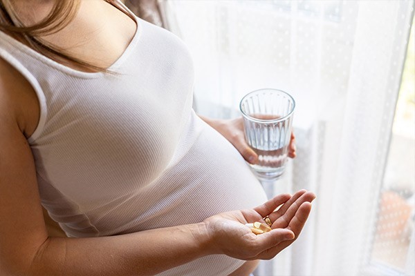 Les compléments alimentaires soutiennent l’organisme de la mère et du fœtus.