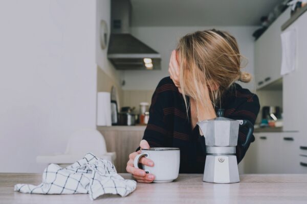 femme fatiguée manque d'énergie et de vitamine C