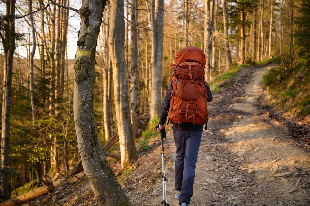 Marcher pour stimuler la circulation sanguine naturellement.